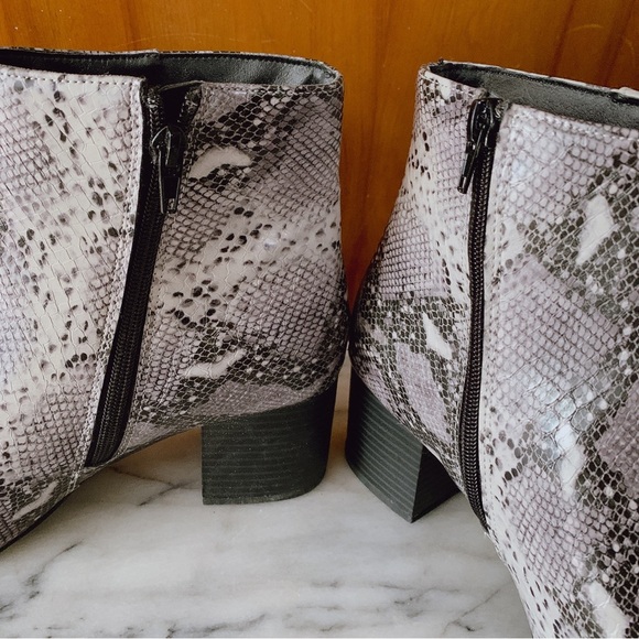 NEW Esprit Snake print ankle boots Size 8.5 womans - Picture 5 of 5